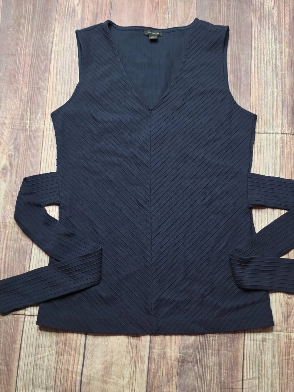 5/$15 Ann Taylor Navy Blue Ribbed Tie Back V Neck Top